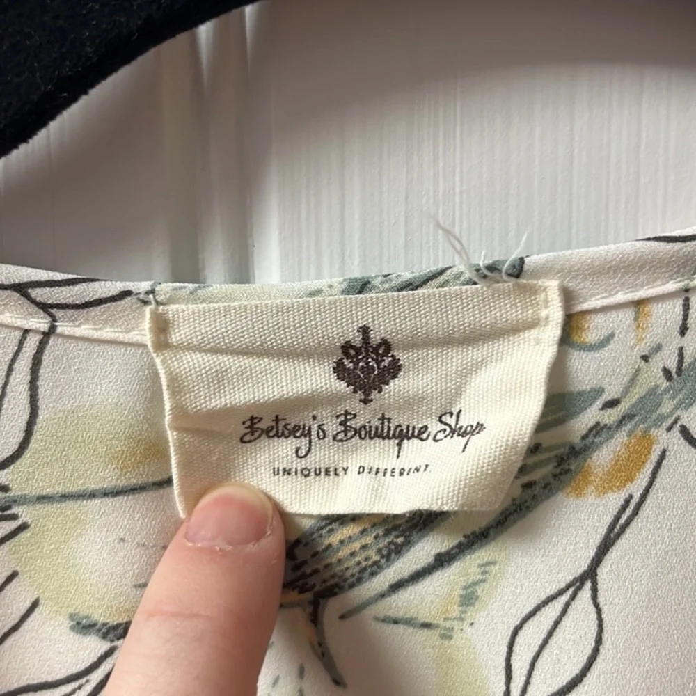 Betsy’s Boutique Floral Print Women's Kimono - Picture 3 of 8